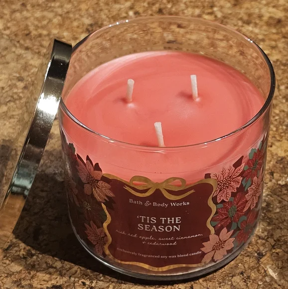 BRAND NEW Bath and Body Works 3-Wick 'Tis The Season Candle - Picture 3 of 3